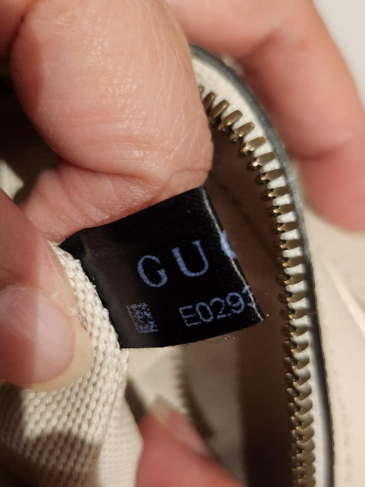 GUCCI Logo Print Grained Calf Skin crossbody Bag Unisex