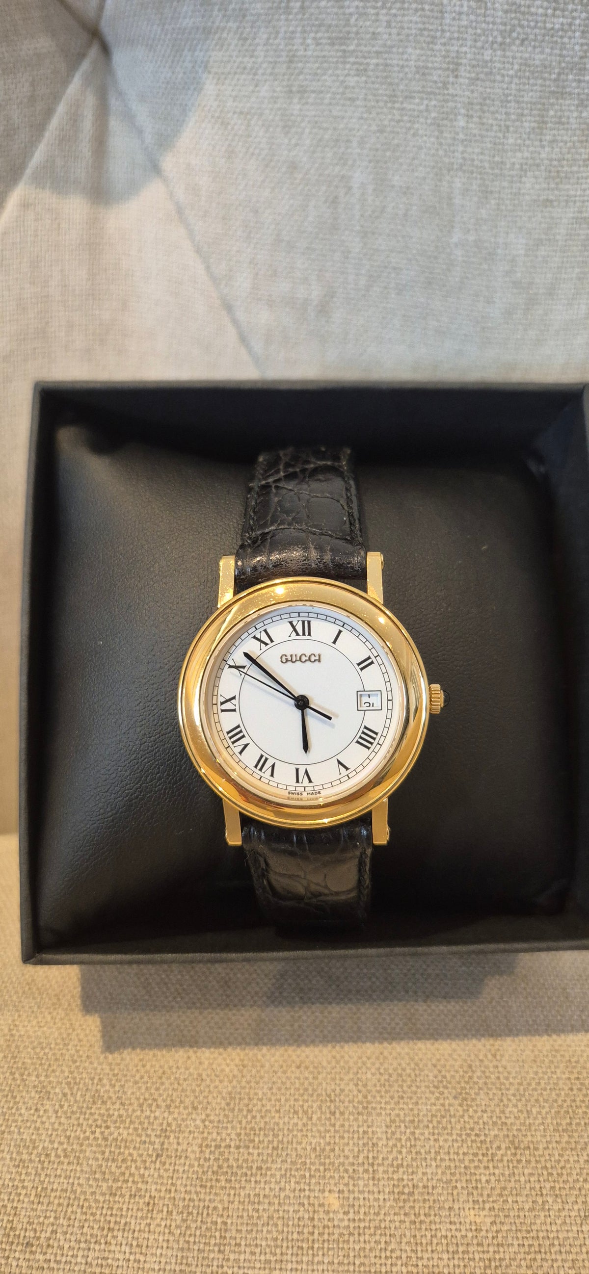 Vintage Gucci 7200M Classic Dress Watch Pre-owned