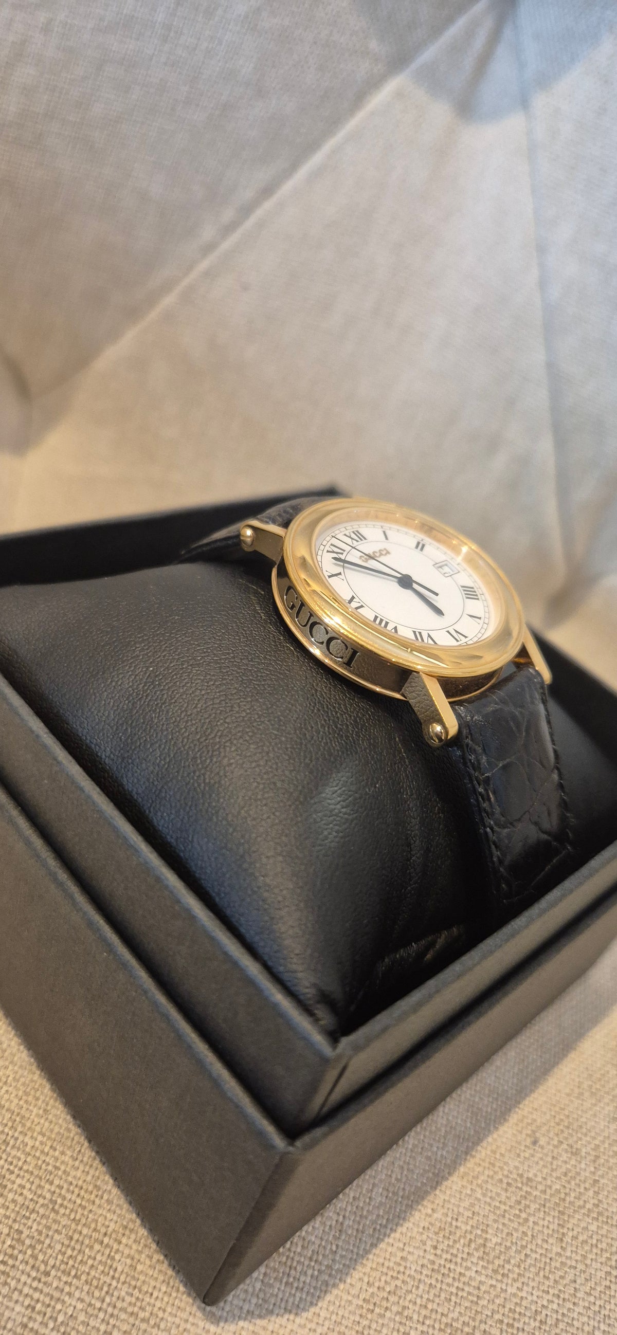 Vintage Gucci 7200M Classic Dress Watch Pre-owned