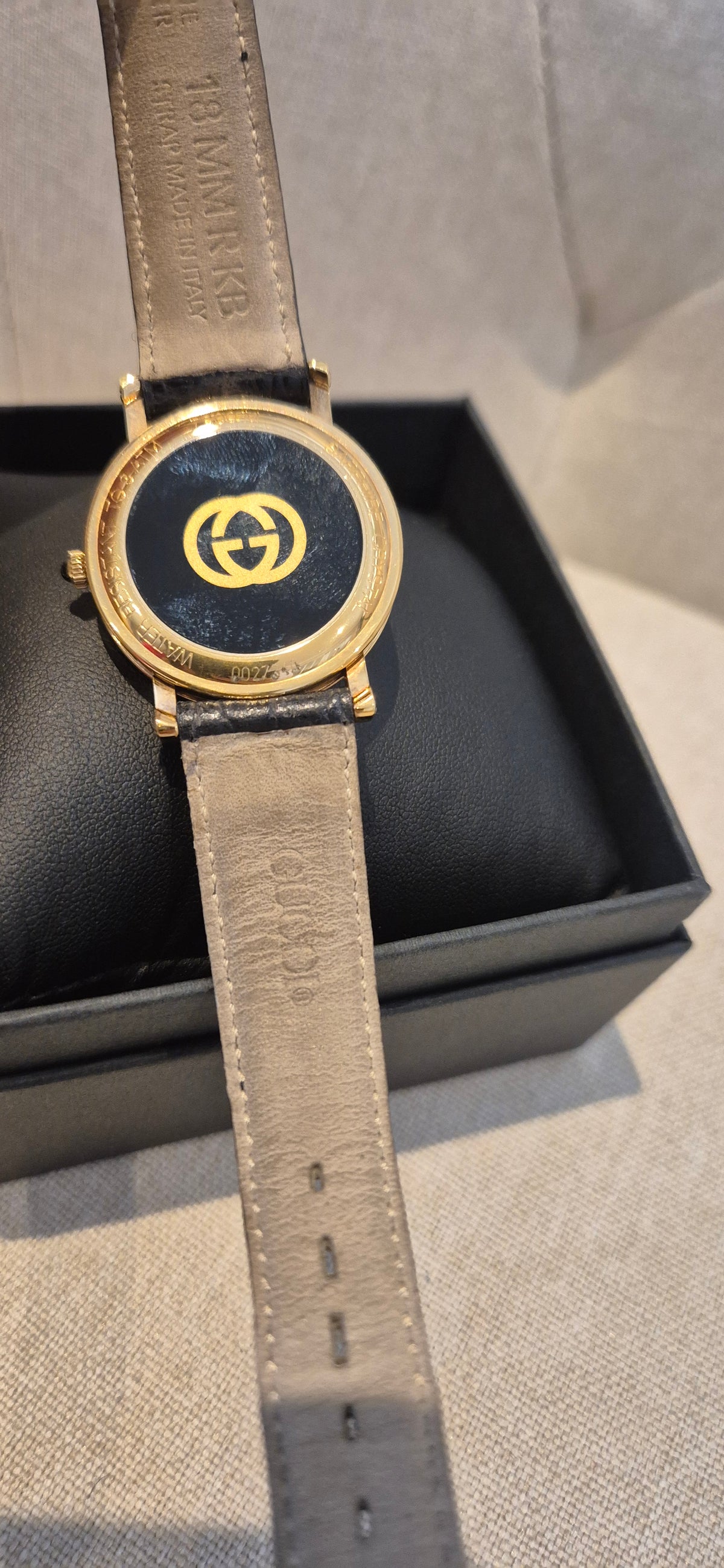 Vintage Gucci 7200M Classic Dress Watch Pre-owned
