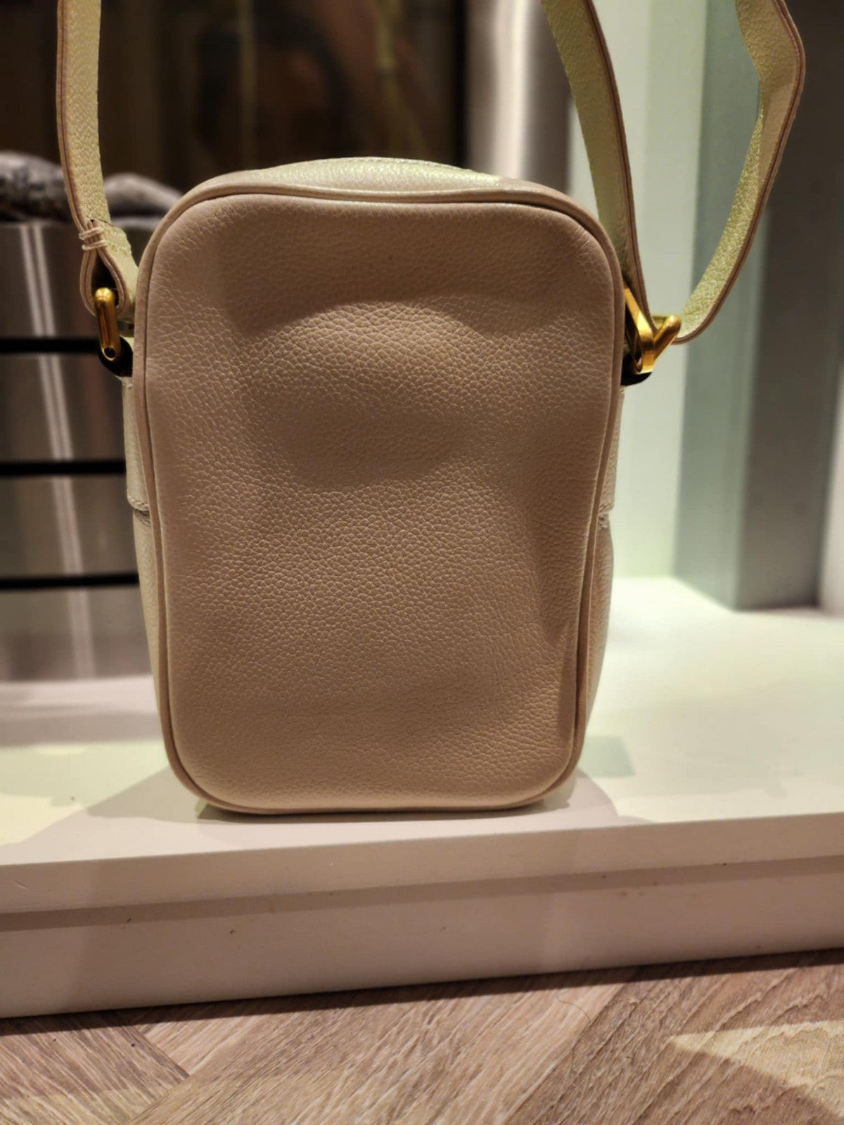 GUCCI Logo Print Grained Calf Skin crossbody Bag Unisex