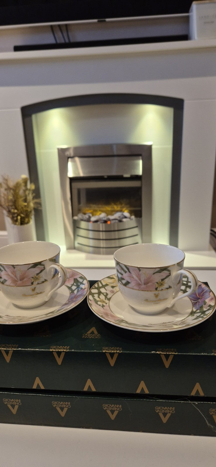 Giovanni Valentino Italy 2 Pairs of Porcelain Cup and Saucer Set In Box Unused