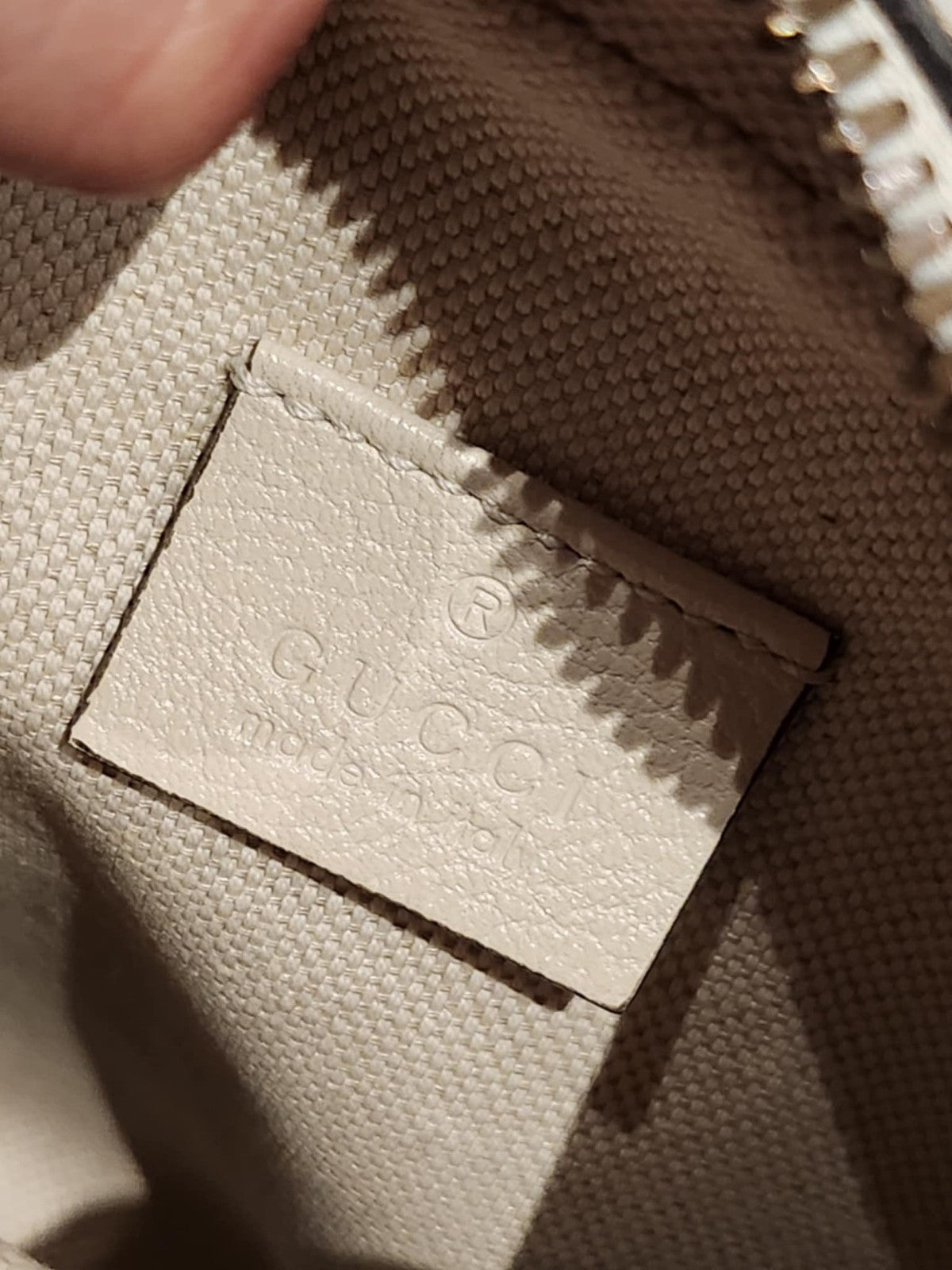 GUCCI Logo Print Grained Calf Skin crossbody Bag Unisex