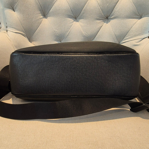 Louis Vuitton Taiga Taimir Messenger Laptop Bag