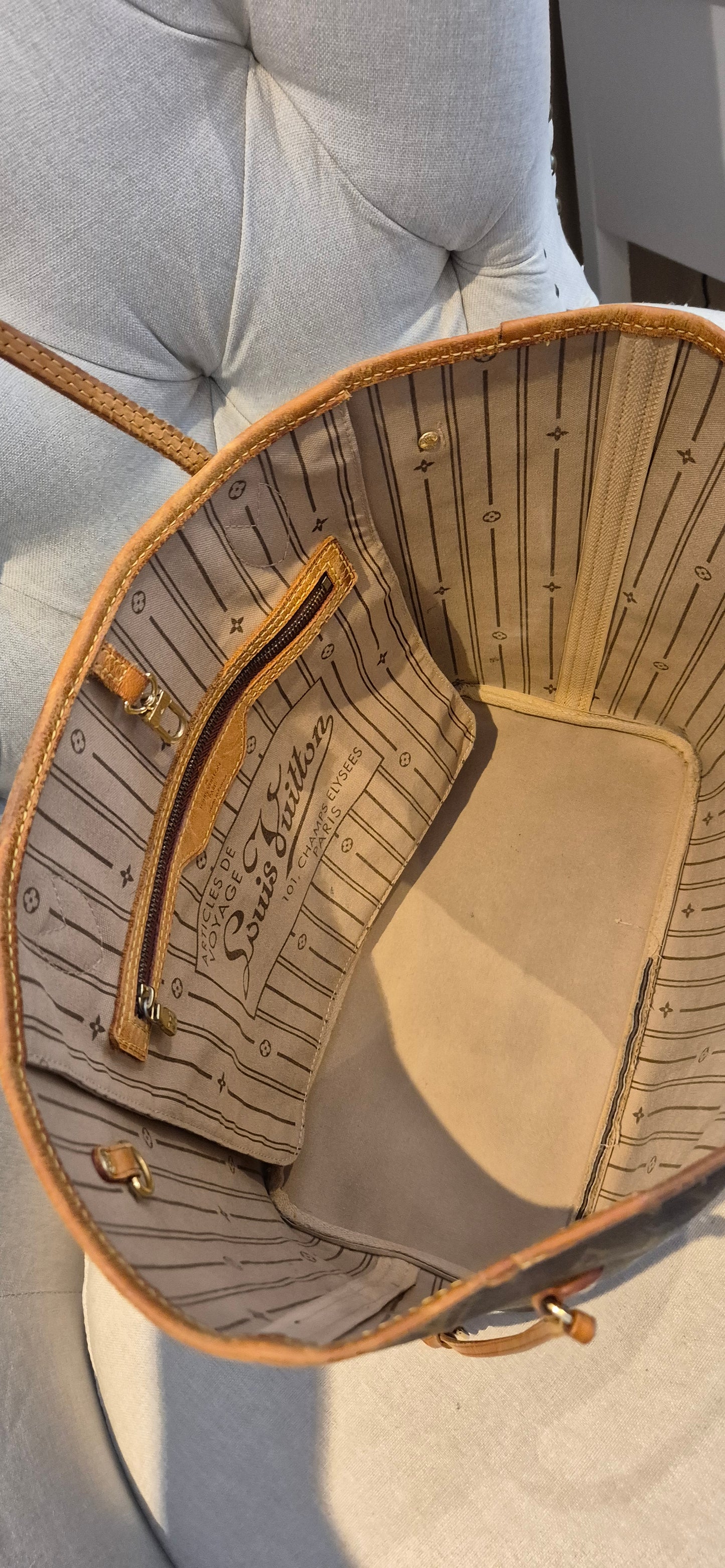 Louis Vuitton Neverfull MM in Monogram Canvas