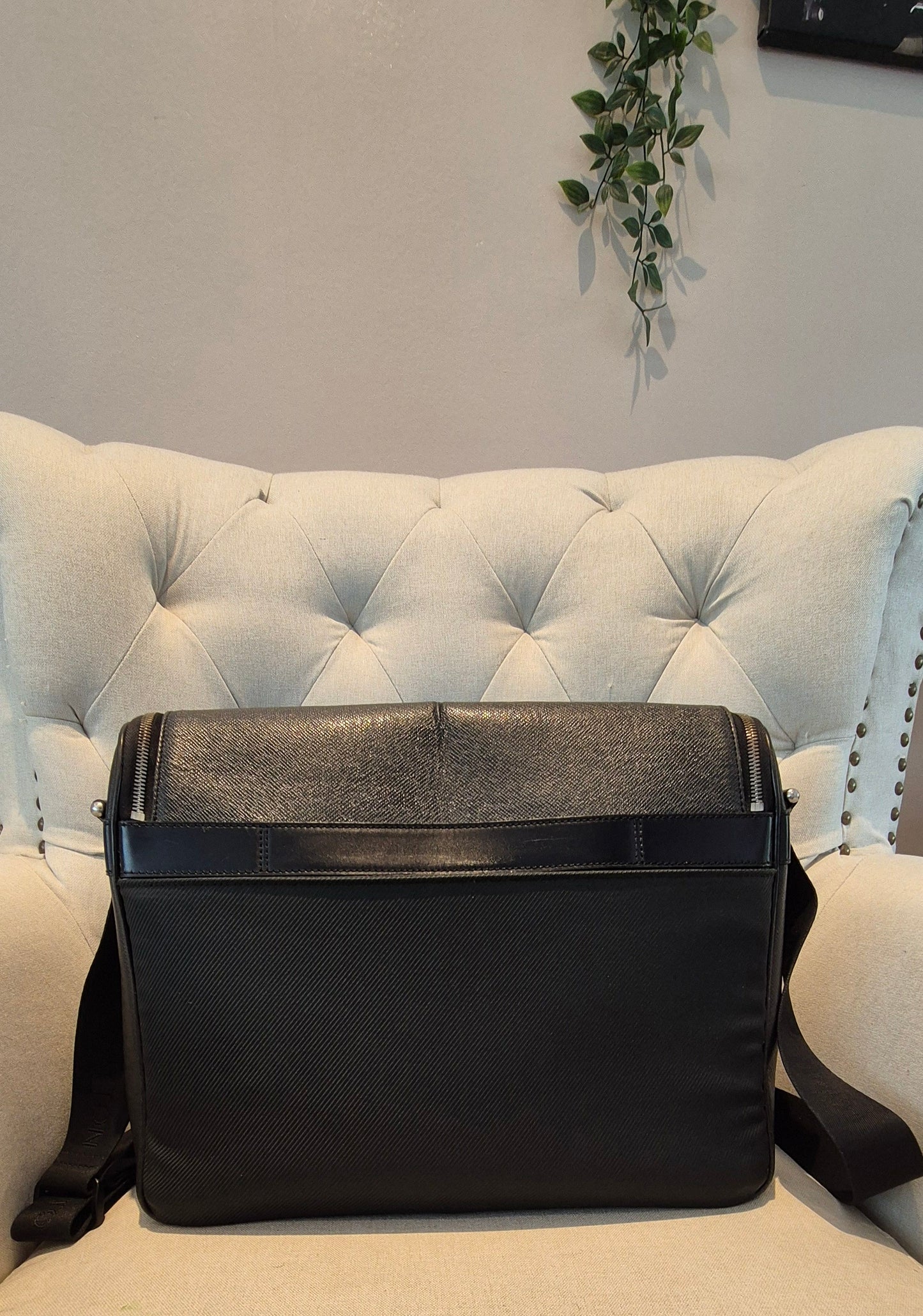 Louis Vuitton Taiga Taimir Messenger Laptop Bag