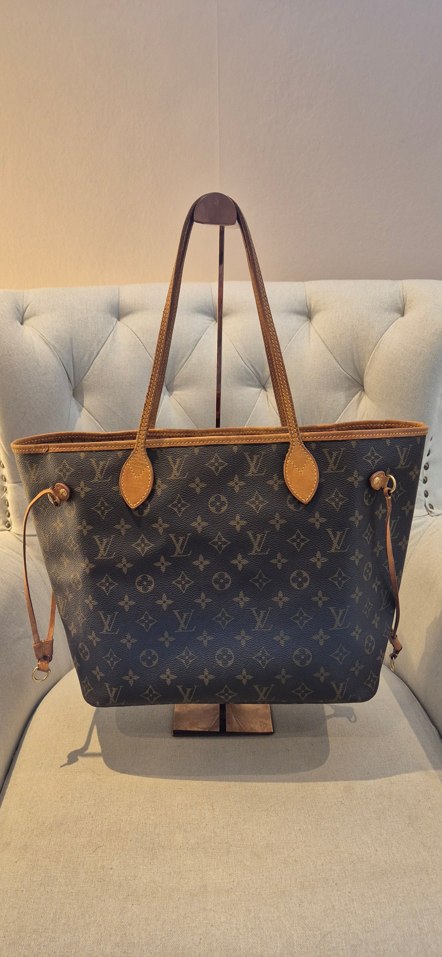 Louis Vuitton Neverfull MM in Monogram Canvas