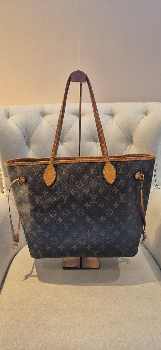 Louis Vuitton Neverfull MM in Monogram Canvas
