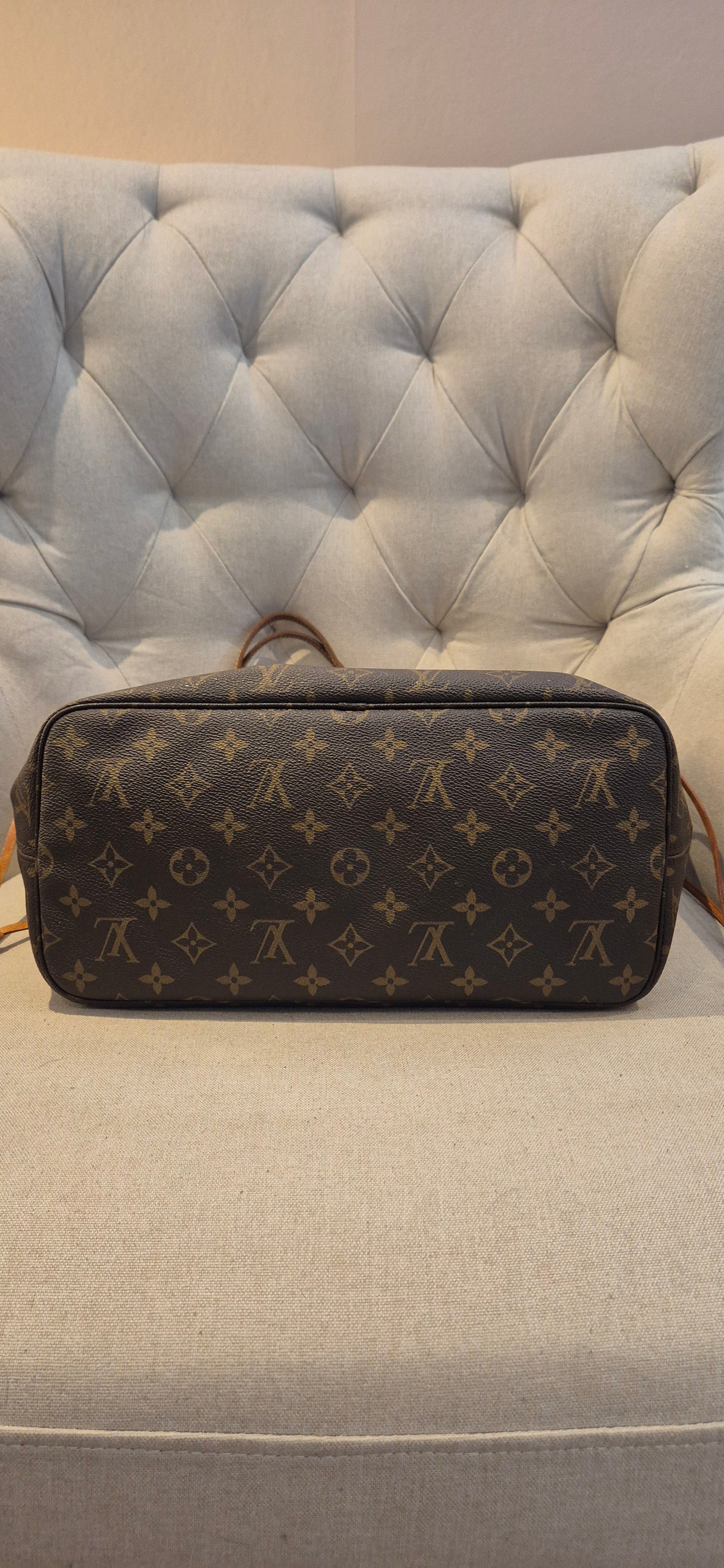 Louis Vuitton Neverfull MM in Monogram Canvas