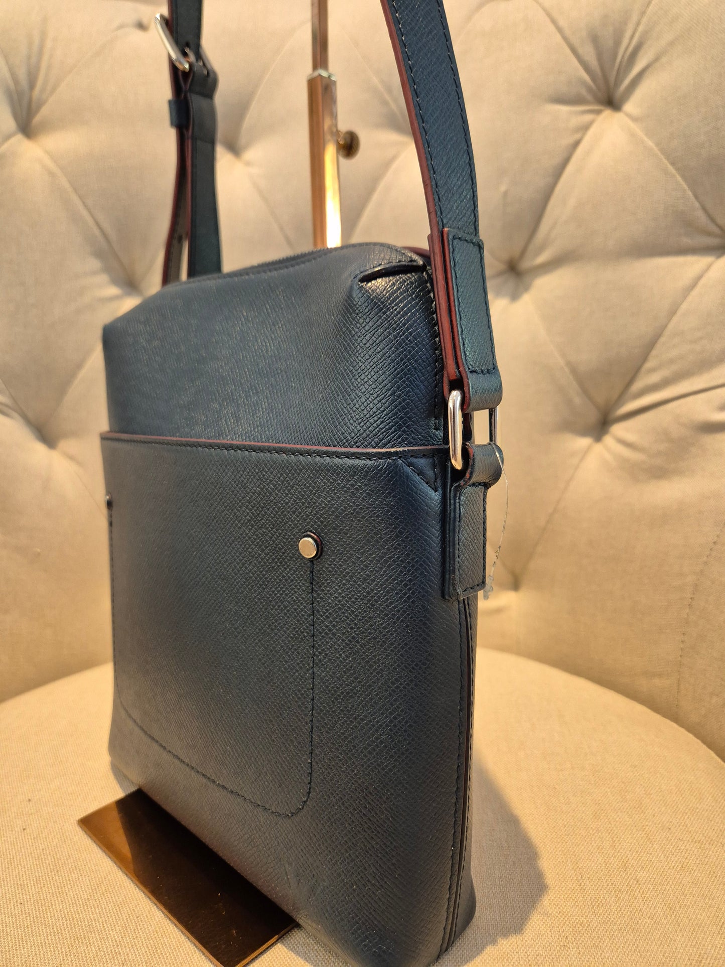 Louis Vuitton Taiga Leather Grigori Crossbody/Sling Unisex Bag