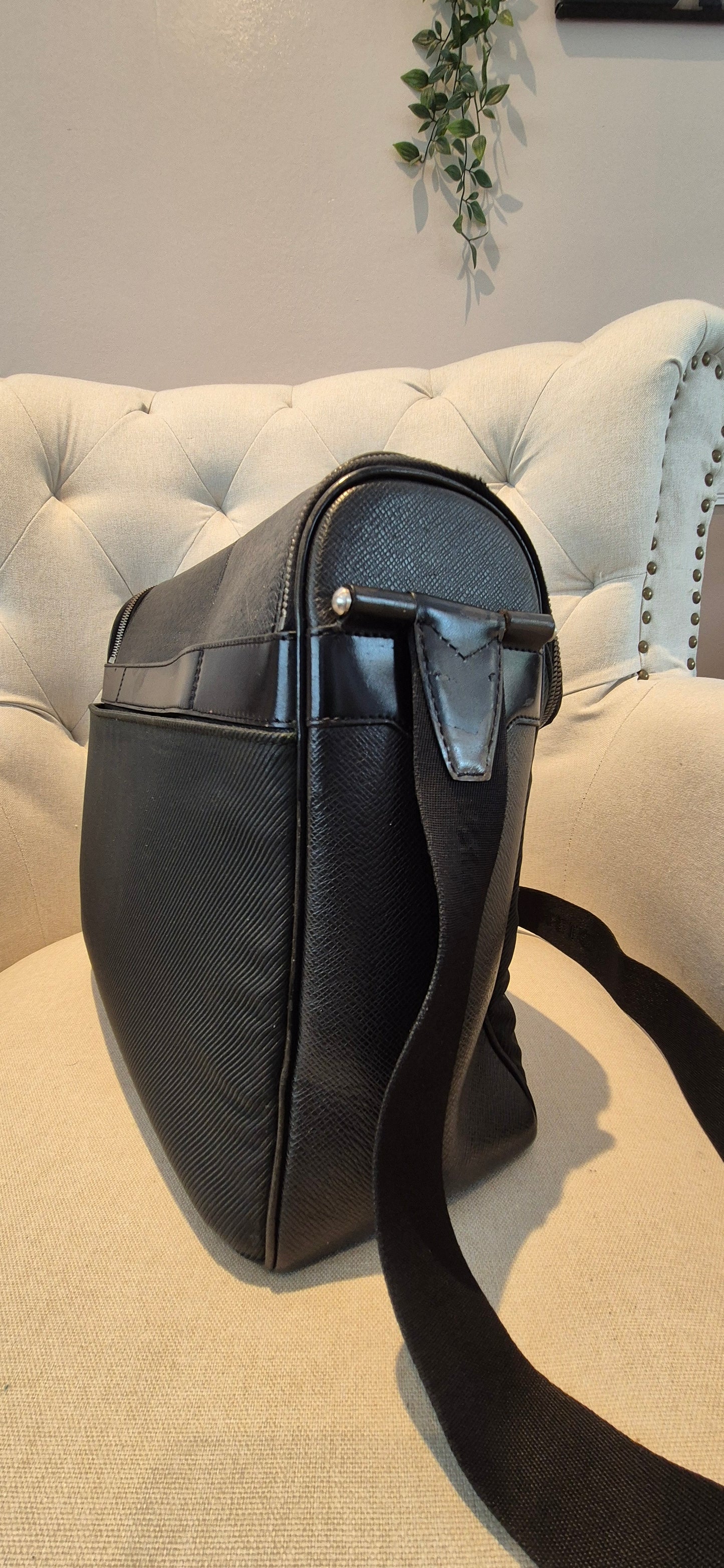 Louis Vuitton Taiga Taimir Messenger Laptop Bag