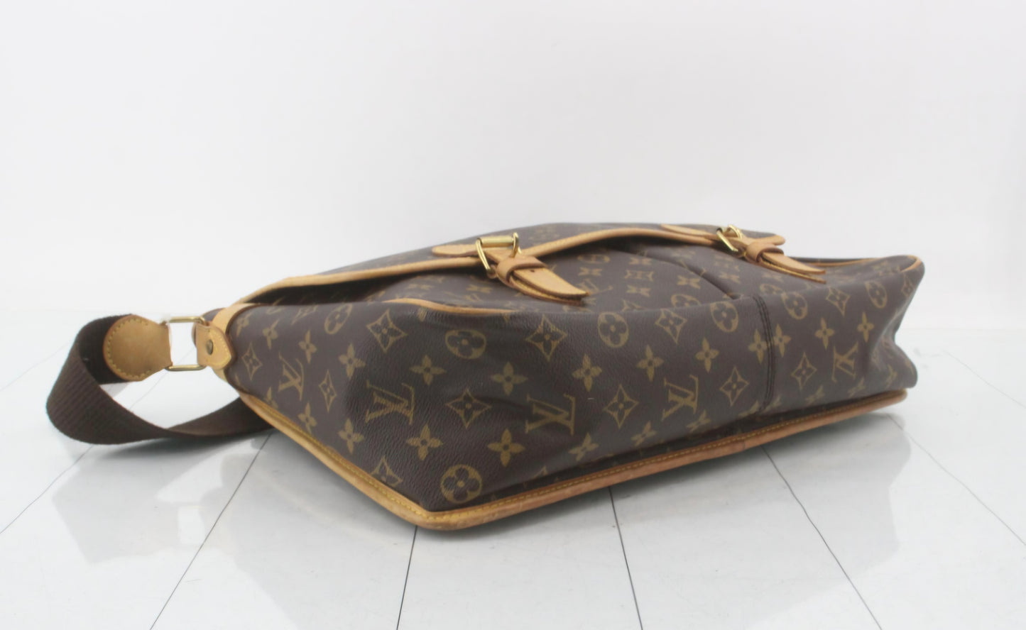 Louis Vuitton Sac Gibecière messenger bag