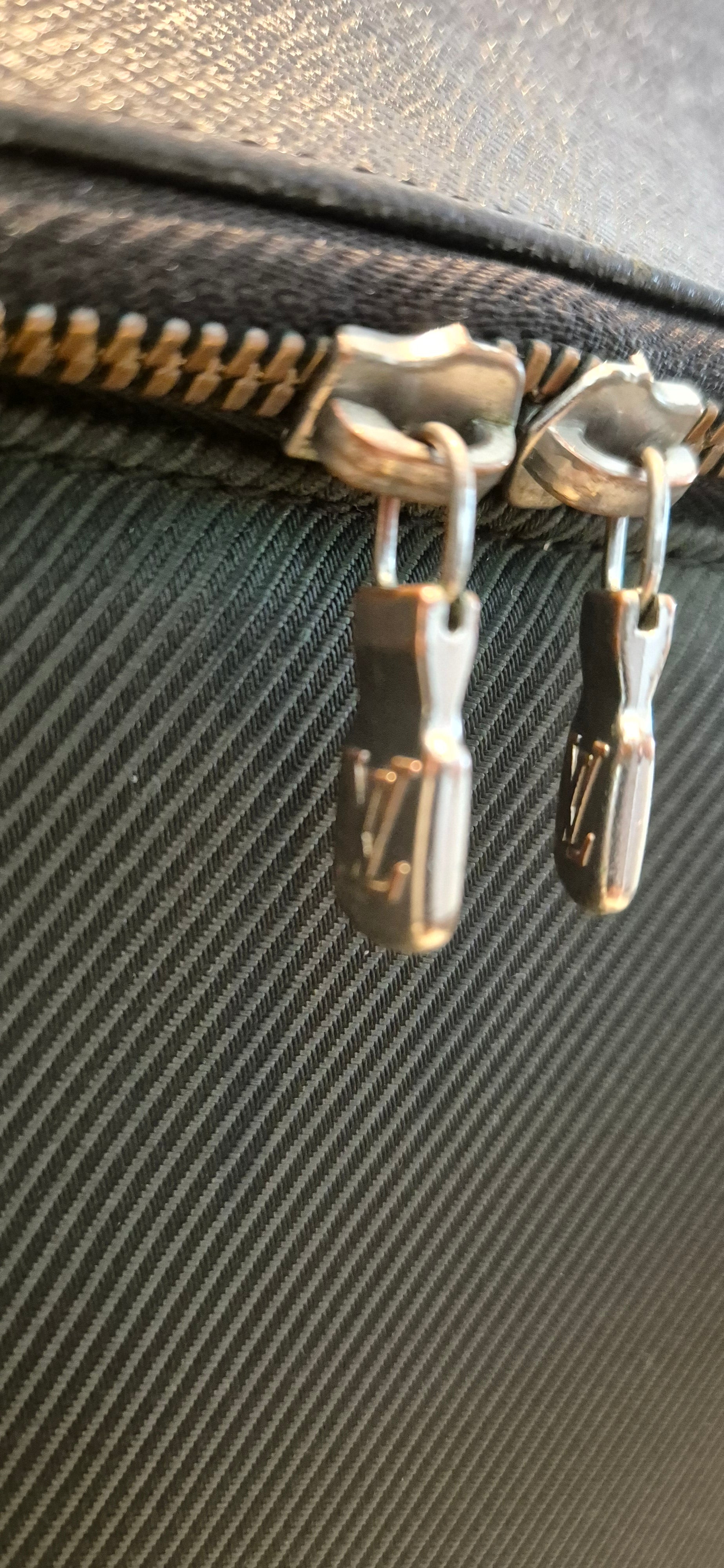 Louis Vuitton Taiga Taimir Messenger Laptop Bag