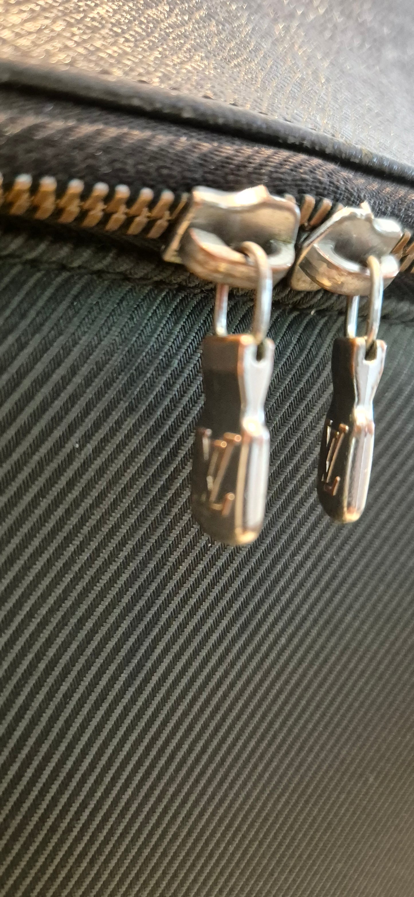 Louis Vuitton Taiga Taimir Messenger Laptop Bag