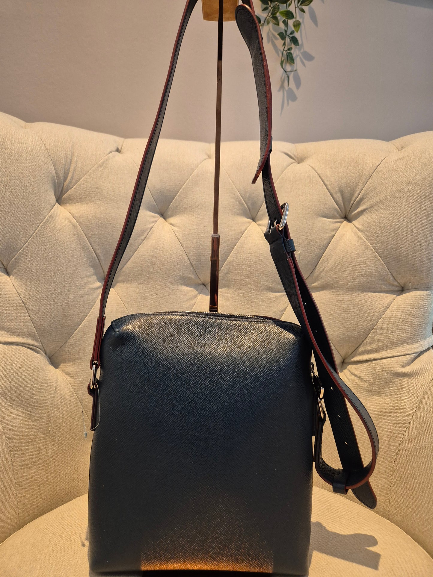 Louis Vuitton Taiga Leather Grigori Crossbody/Sling Unisex Bag