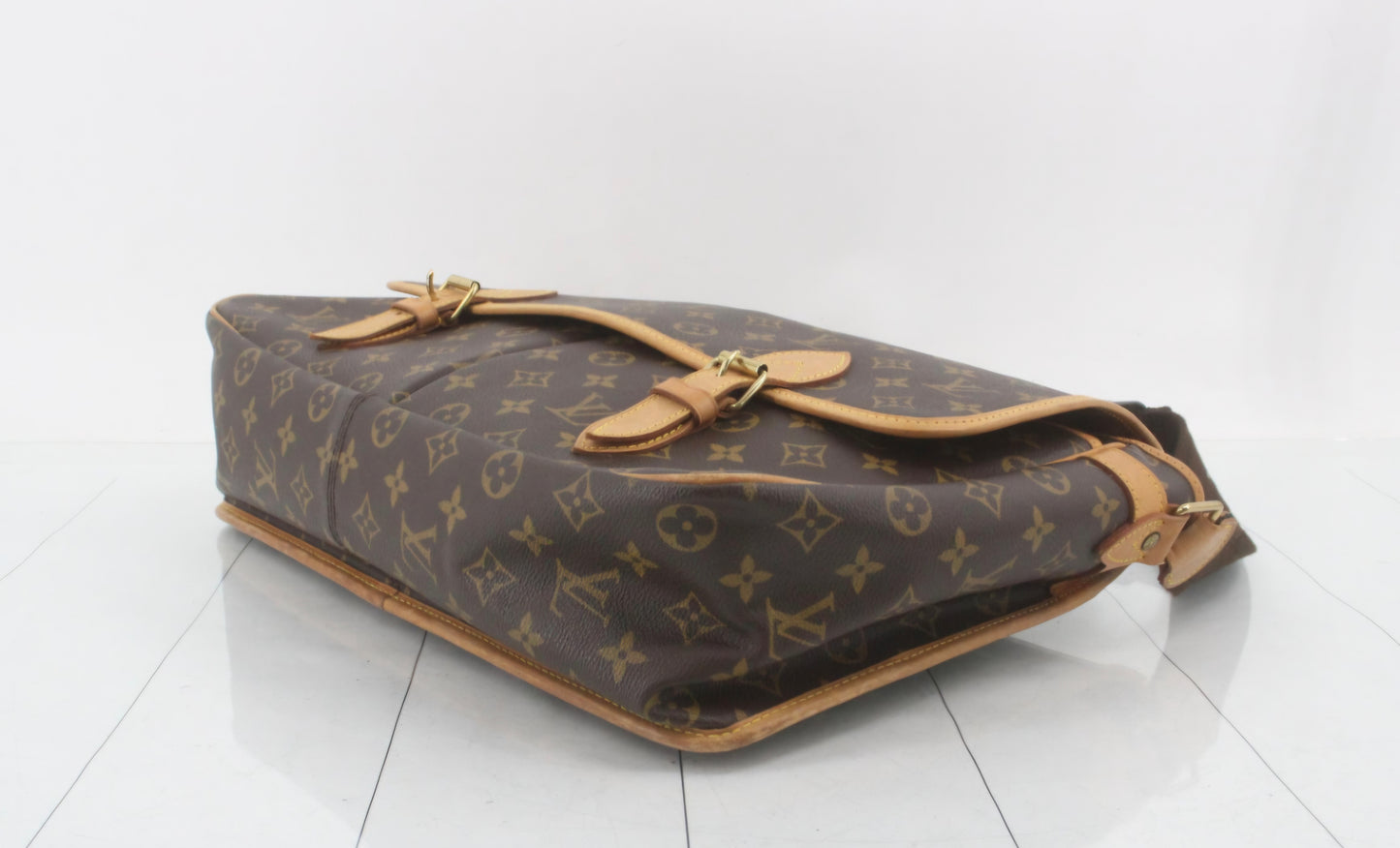 Louis Vuitton Sac Gibecière messenger bag