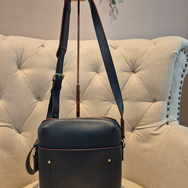 Louis Vuitton Taiga Leather Grigori Crossbody/Sling Unisex Bag