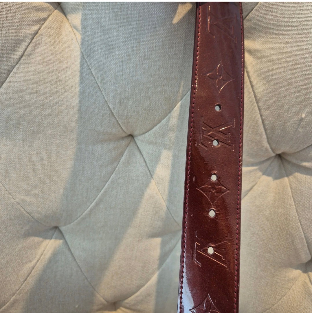 Louis Vuitton Initiales Leather Belt – Vernis Amarante, 80cm (Medium)