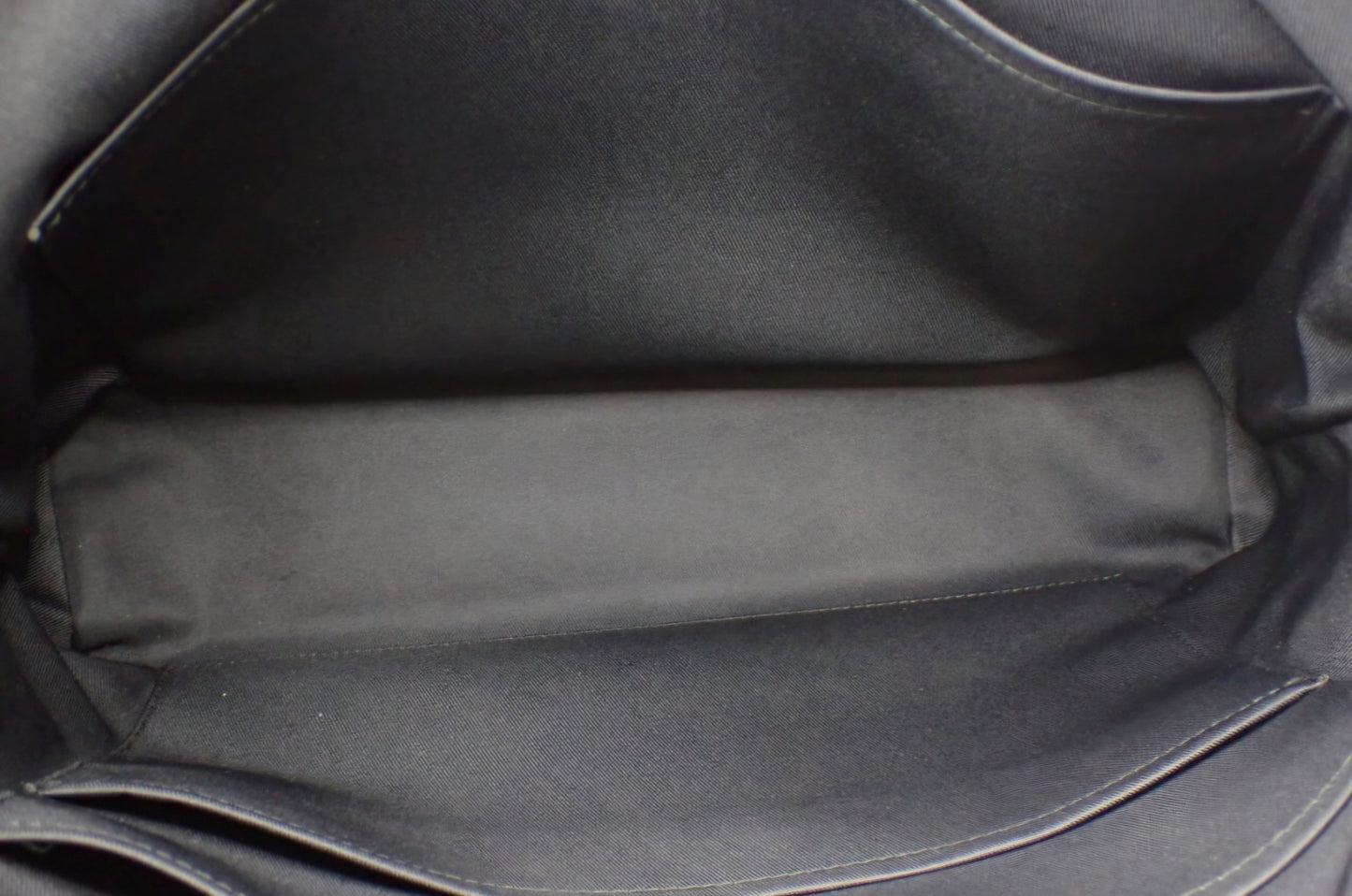 Louis Vuitton Avenue Soft Briefcase