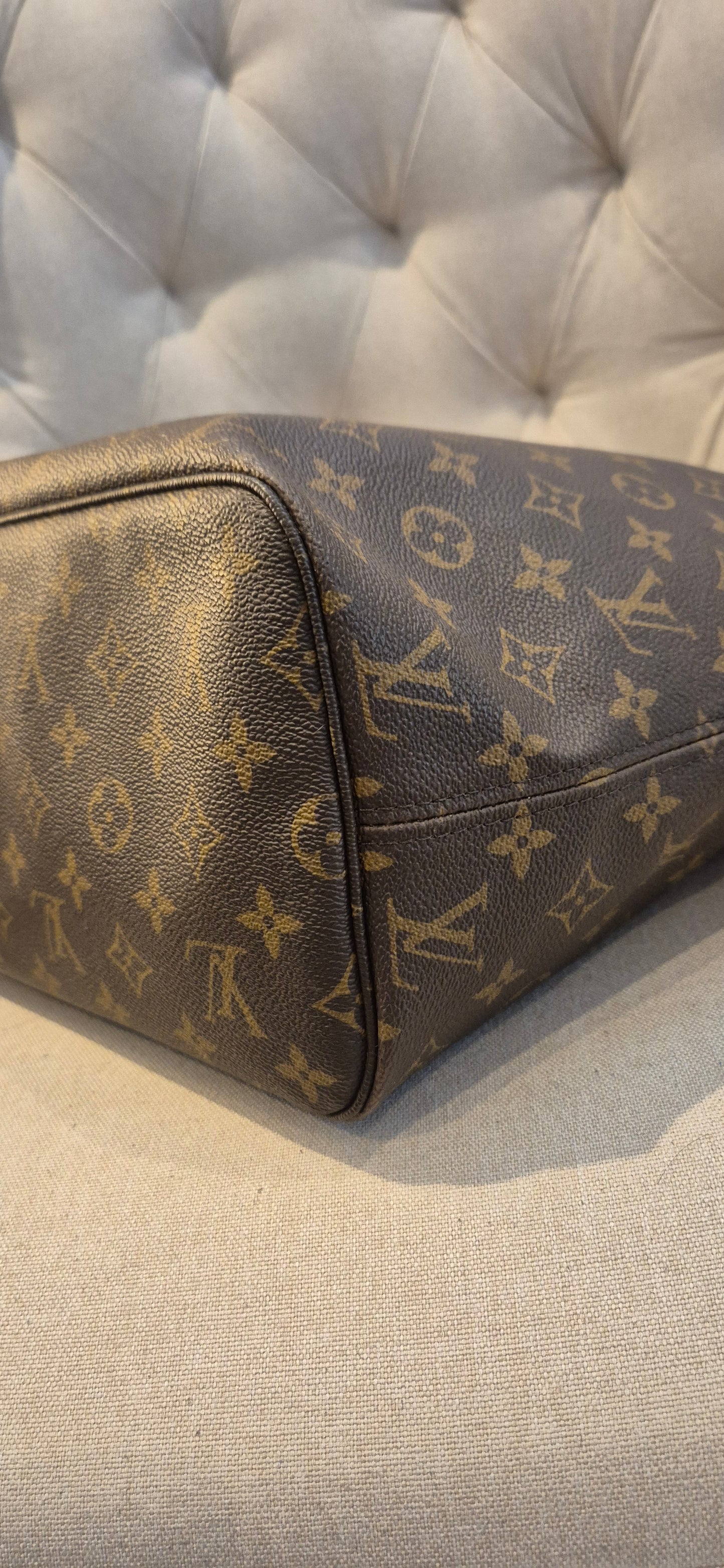 Louis Vuitton Neverfull MM in Monogram Canvas