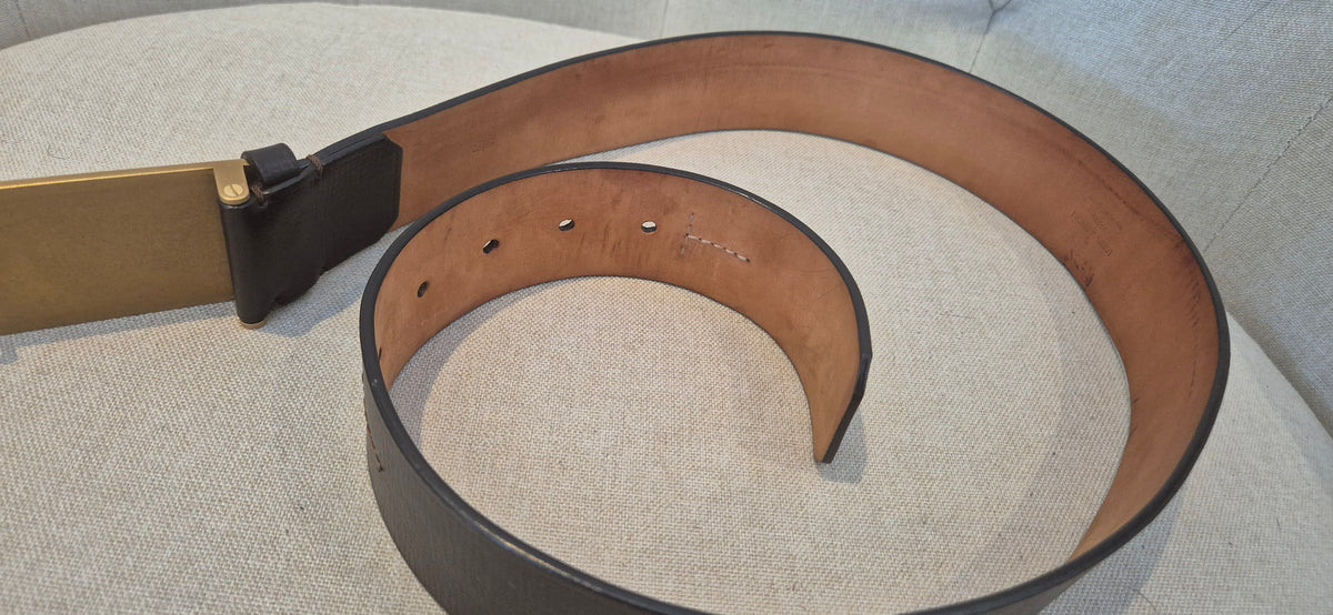 Product Description: Louis Vuitton Utah Inventeur Belt