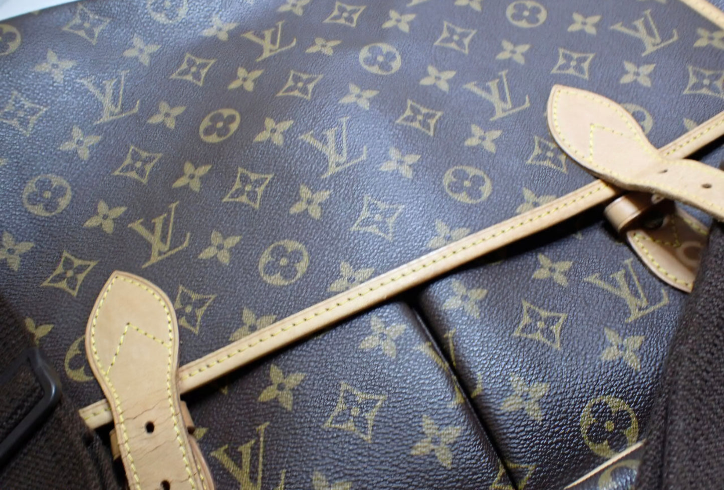 Louis Vuitton Sac Gibecière messenger bag