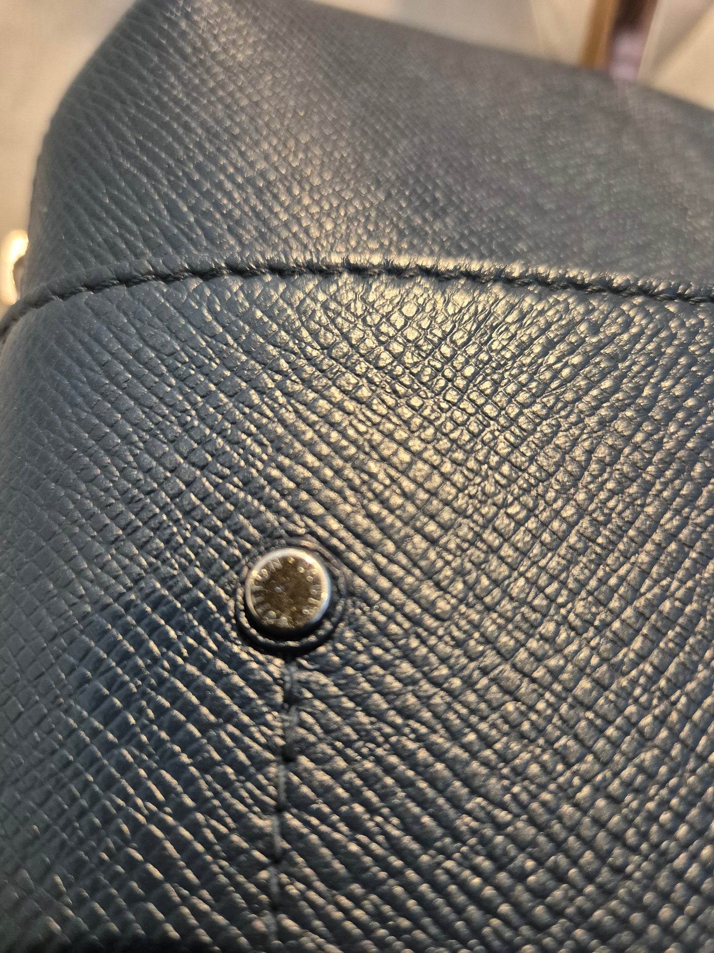 Louis Vuitton Taiga Leather Grigori Crossbody/Sling Unisex Bag